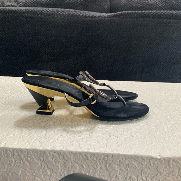 Super cute kitten heal slide on. Thong like - Picture 8 of 11